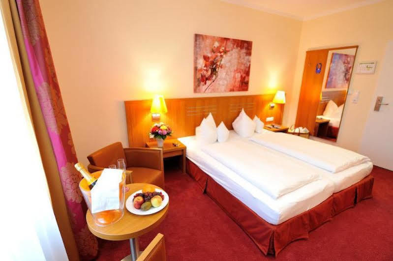 Hotel Vis A Vis Lindau  Exteriör bild