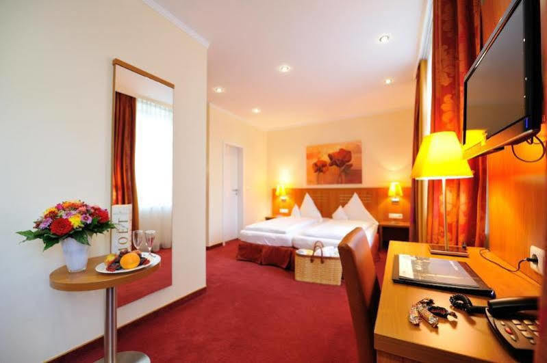Hotel Vis A Vis Lindau  Exteriör bild